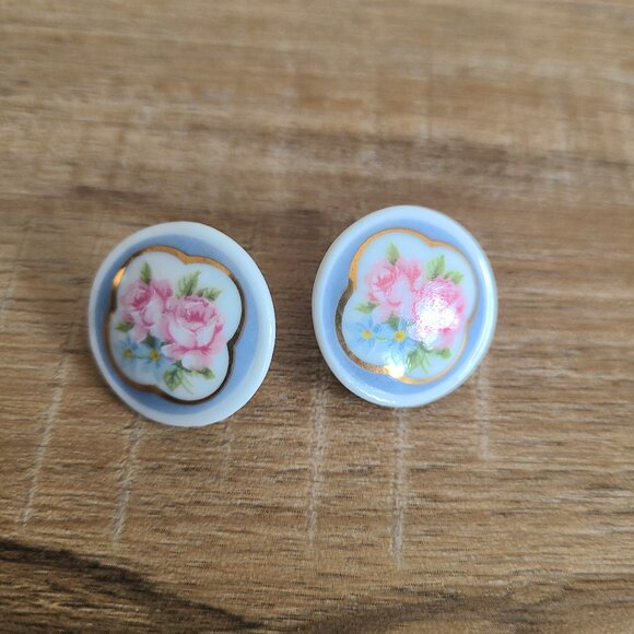 floral earrings Jewelry - Vintage porcelain floral round design earrings.
